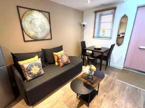 Glastonbury Hidden Passage, Split Level 1 Bedroom Apt, Sleeps 3